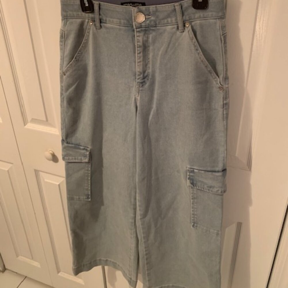 NWOT - Cargo style/light blue jeans!